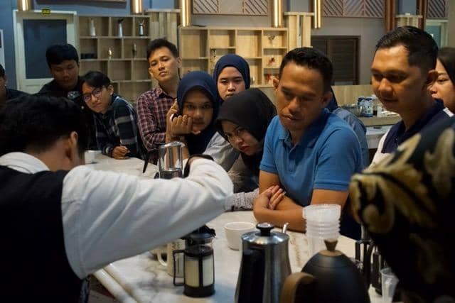 Poltekpar Makassar Bekali Warga Bongaya Keterampilan Kopi dan Bisnis