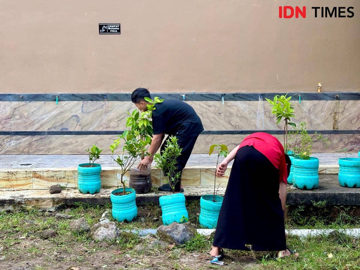 Bertahan 24 Jam Tanpa Baterai: Jejak Penghematan Pesantren di Kudus