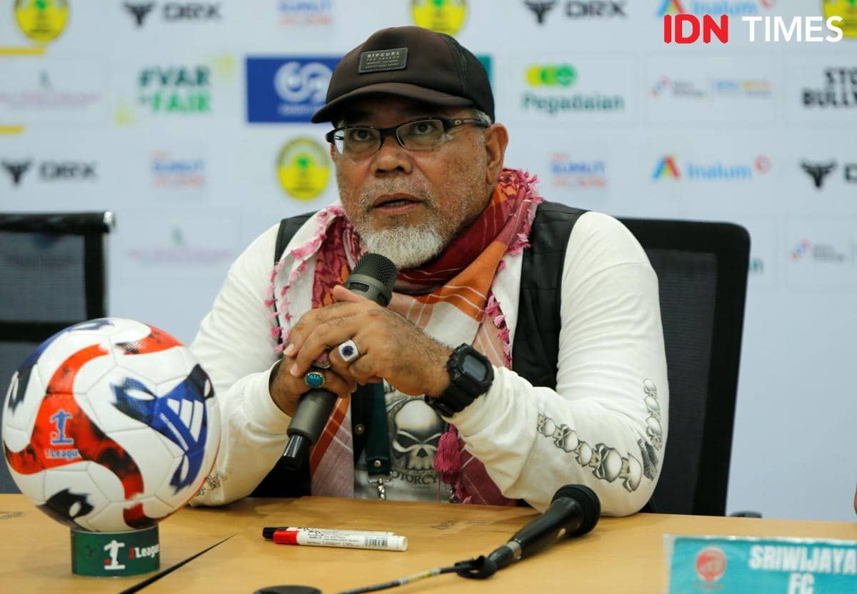 Beri Jempol ke Bawah untuk PSMS, Iwan Setiawan Diamuk Suporter