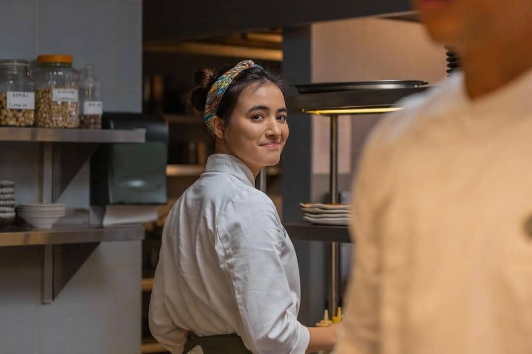 Serial Netflix Luka, Makan, Cinta garapan Teddy Soeriaatmadja menampilkan Mawar Eva de Jongh