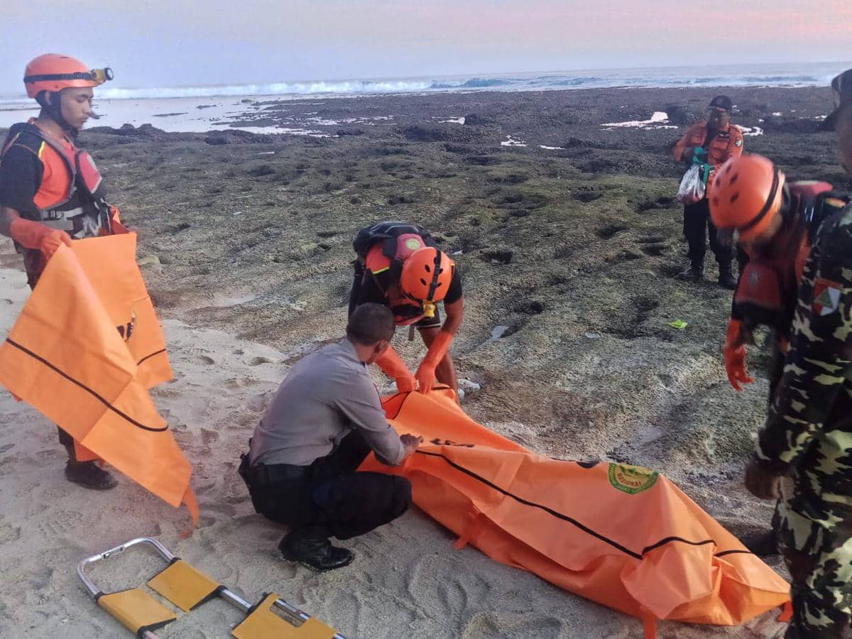 Polisi Selidiki Penemuan Jenazah di Batu Karang Pantai Gau Badung
