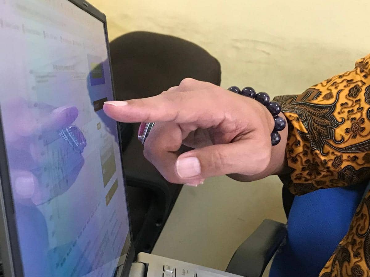 Ahli cuaca dan iklim dari Universitas Negeri Padang (UNP), Nofi Yendri Sudiar menunjukkan pola cuaca yang terjadi saat ini