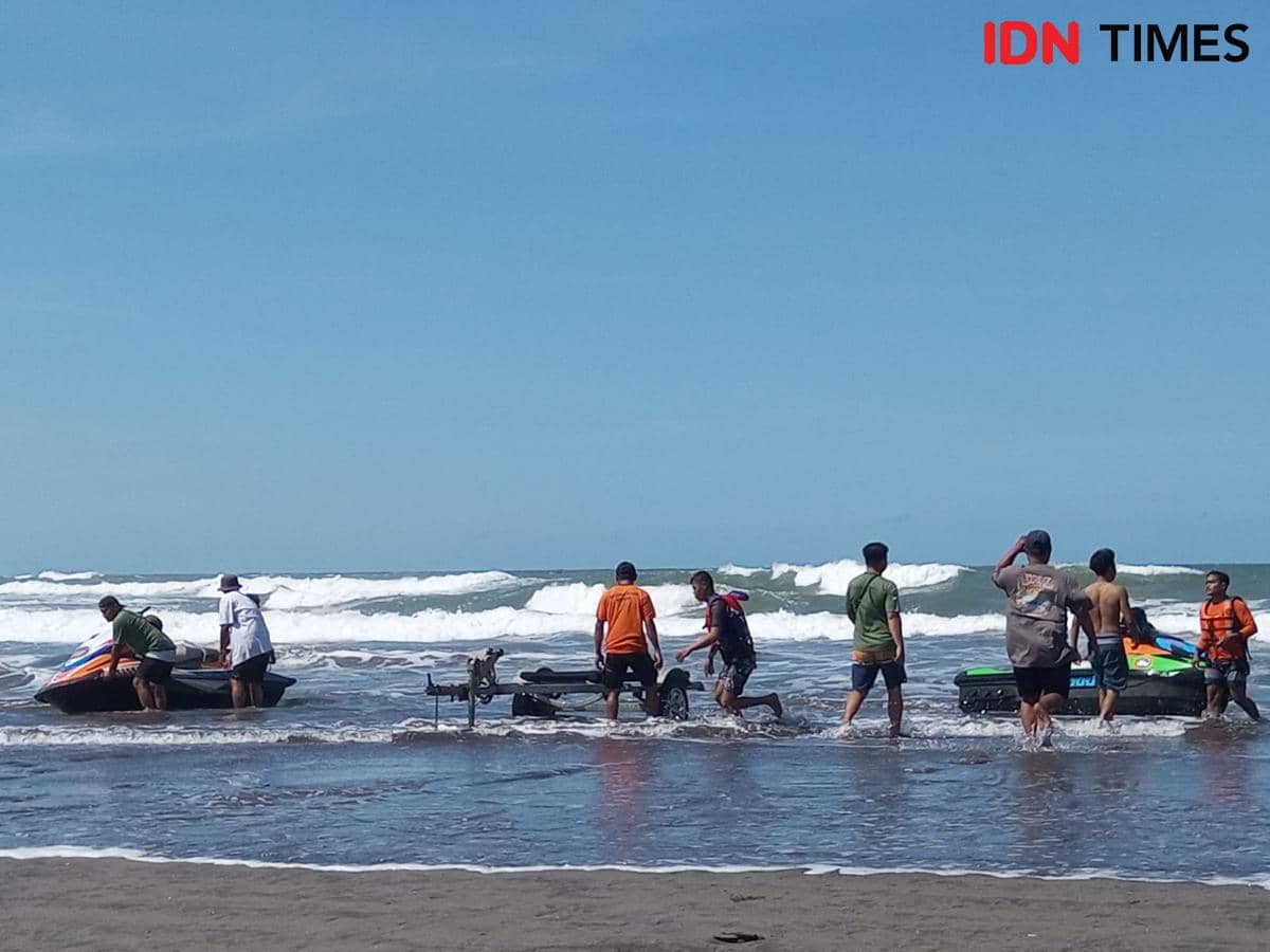 Latihan Surfing, Wisatawan Terseret Gelombang 1 Orang Hilang 