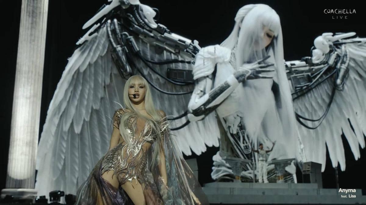 Lisa BLACKPINK daftar artis yang jadi surprise di panggung Coachella 2026