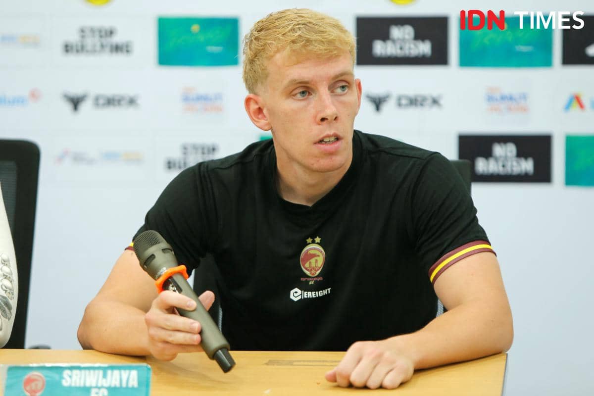 Pemain Sriwijaya FC Zac Tyson usai laga kontra PSMS (IDN Times/Doni Hermawan)
