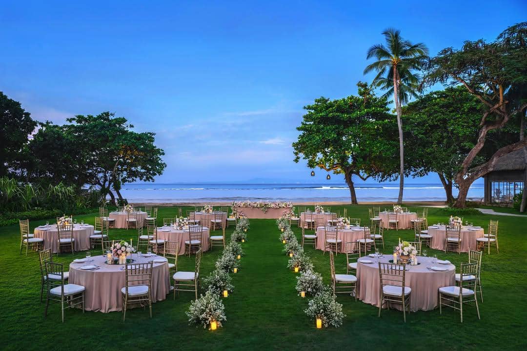 inspirasi dekorasi wedding outdoor yang romantis 