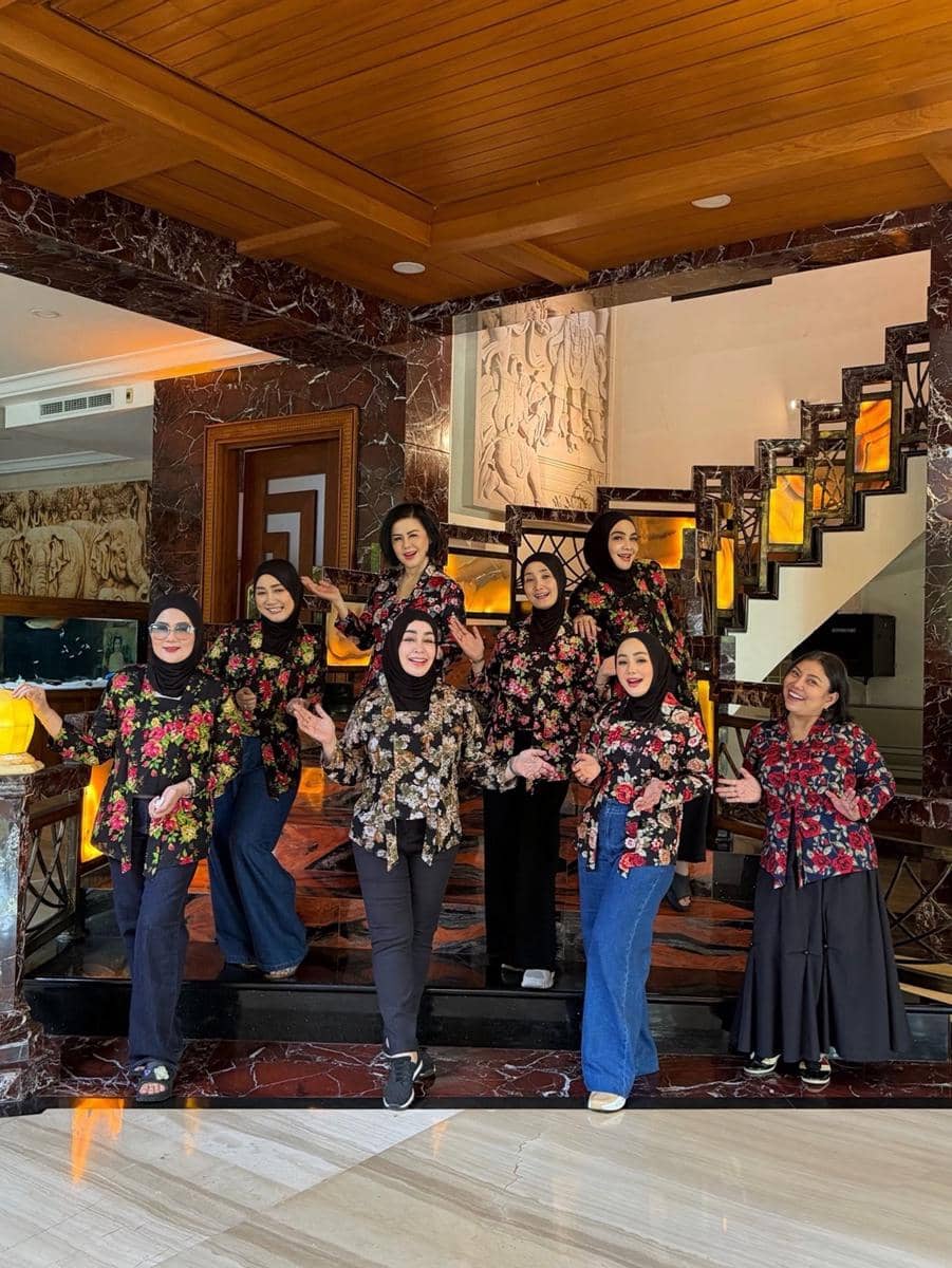 Rieta Amilia dan Geng Memperingati Hari Kartini (instagram.com/rieta_amilia)