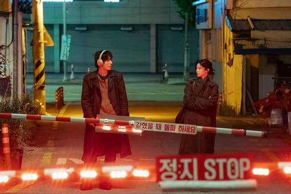 cuplikan drama We Are All Trying Here