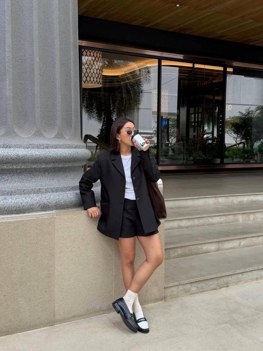 ilustrasi celana pendek dan blazer