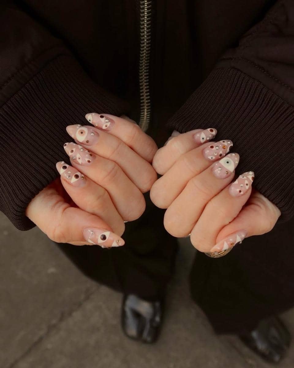 ilustrasi nail art eye