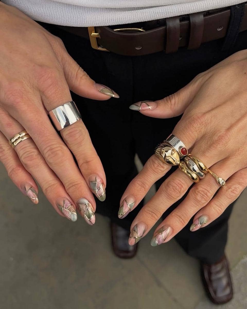 ilustrasi nail art pink dan hijau