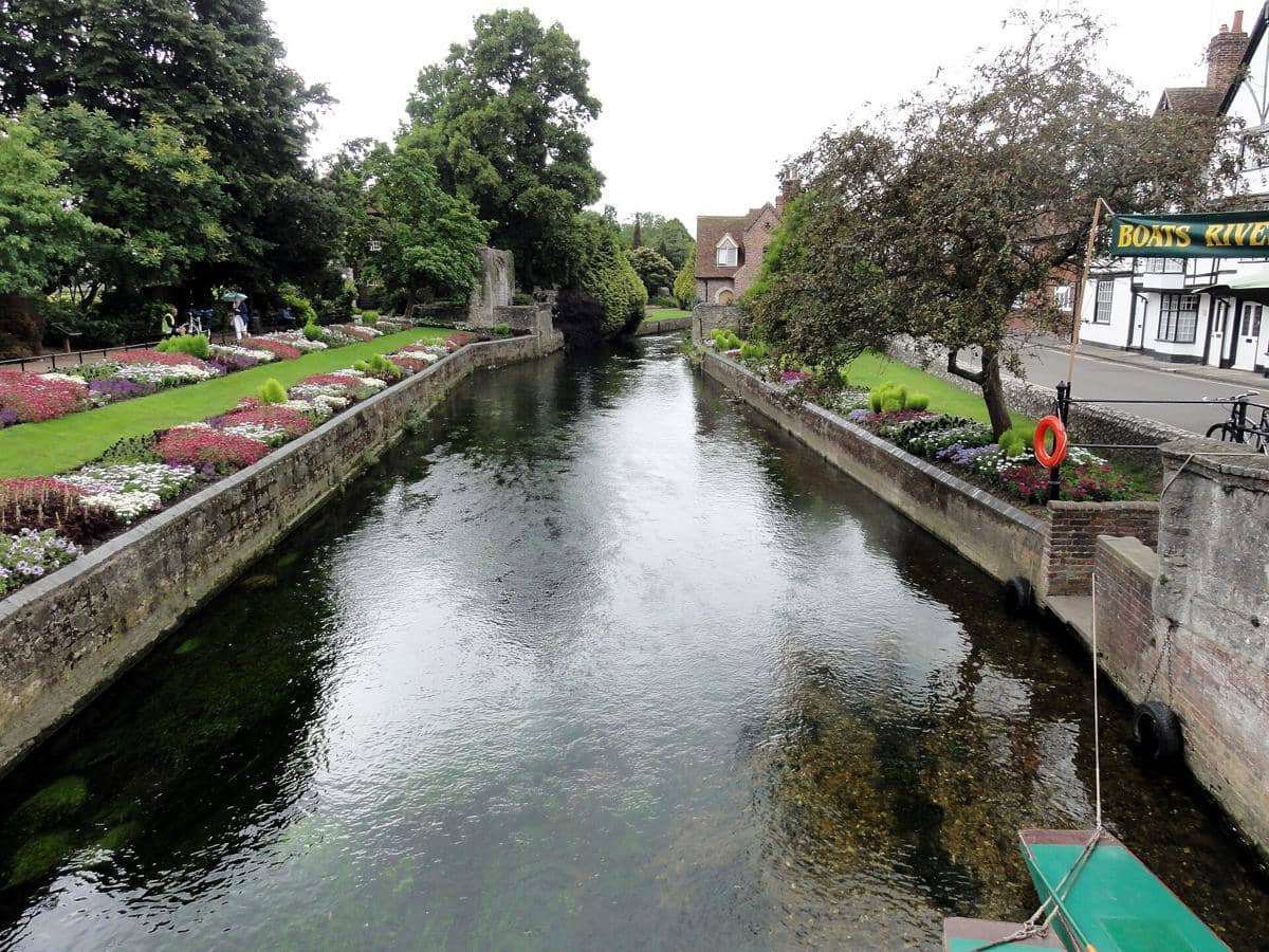 Aliran Sungai Stour di kawasan Canterbury dalam potret lanskap yang direkam oleh fotografer Helmut Zozmann.