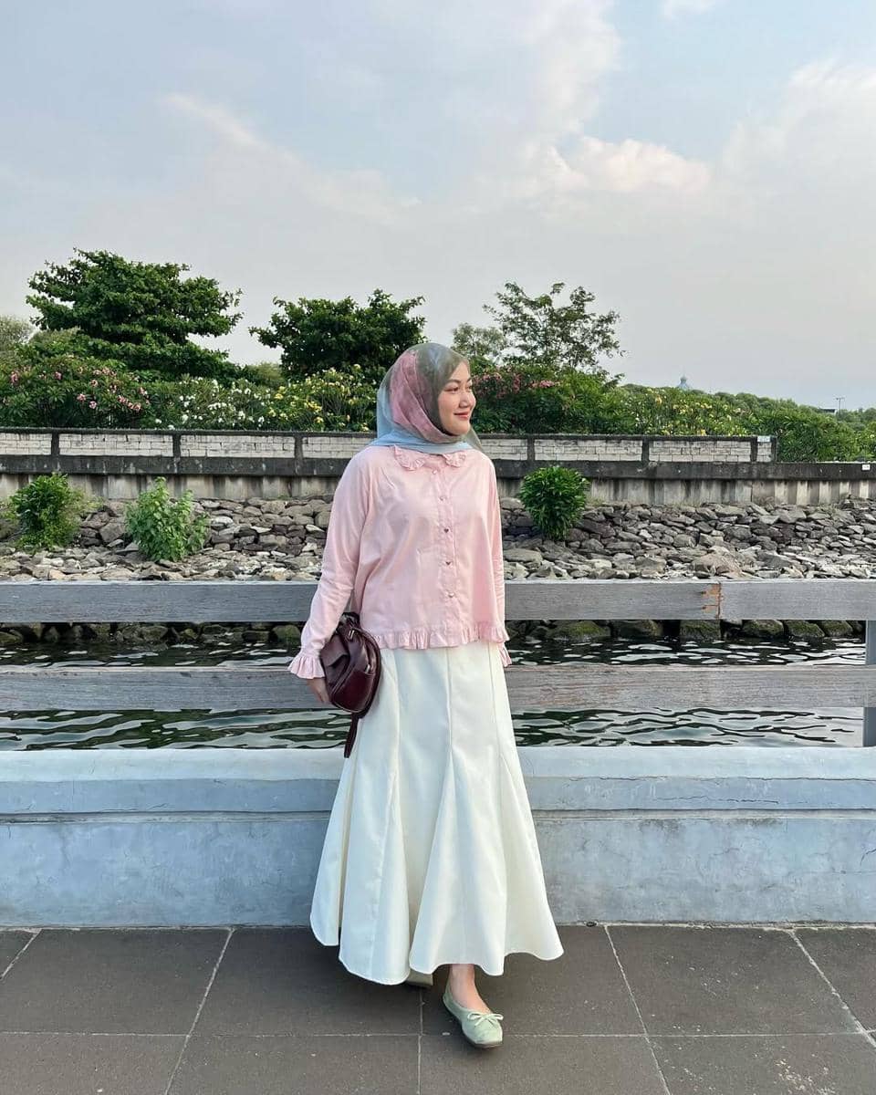 OOTD ke Pantai Kasual ala Adinda Valda