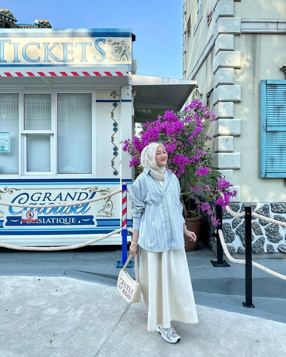 OOTD ke Pantai Kasual ala Adinda Valda