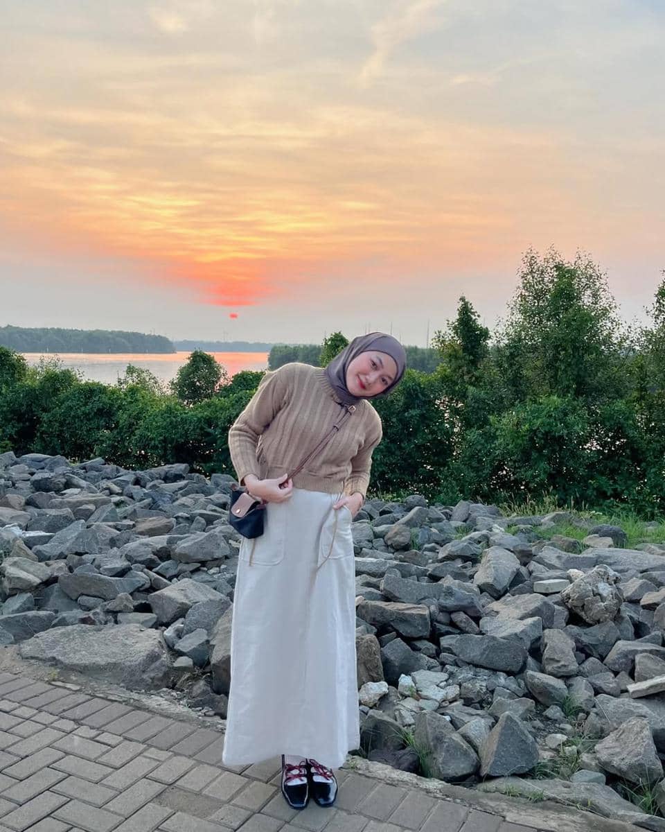 OOTD ke Pantai Kasual ala Adinda Valda