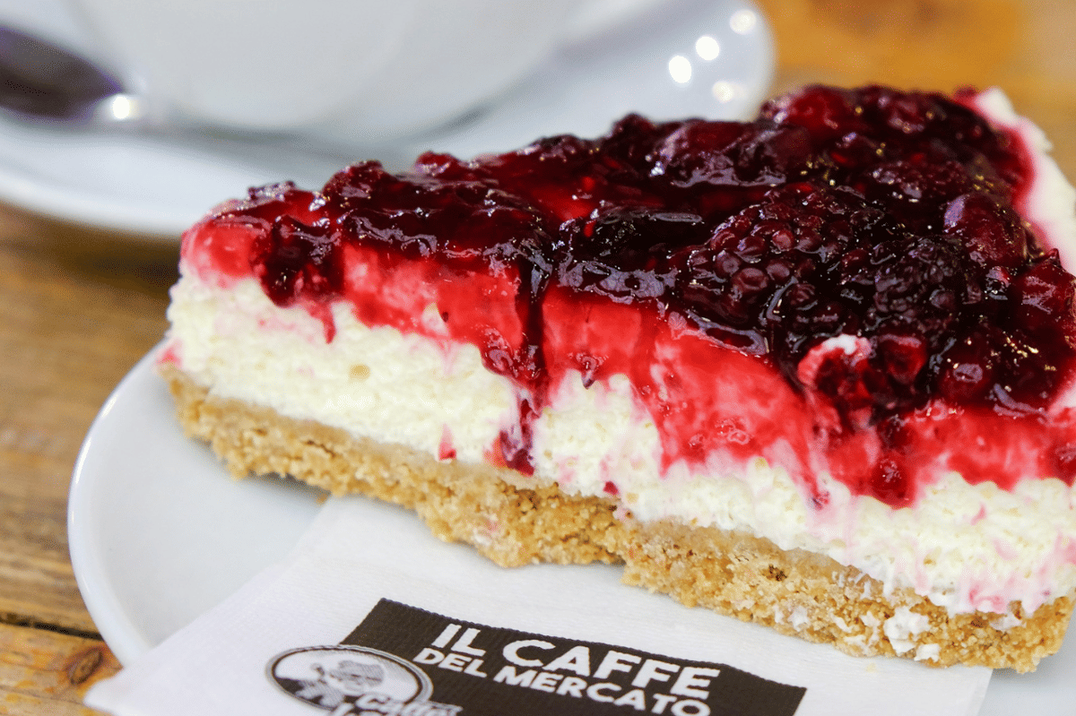 ilustrasi cheesecake bar lemon raspberry