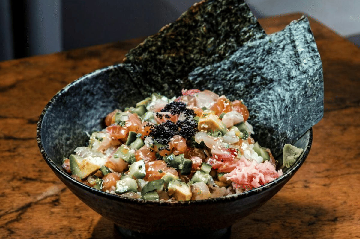 Resep Rice Bowl Salmon Pedas dengan Salad Timun