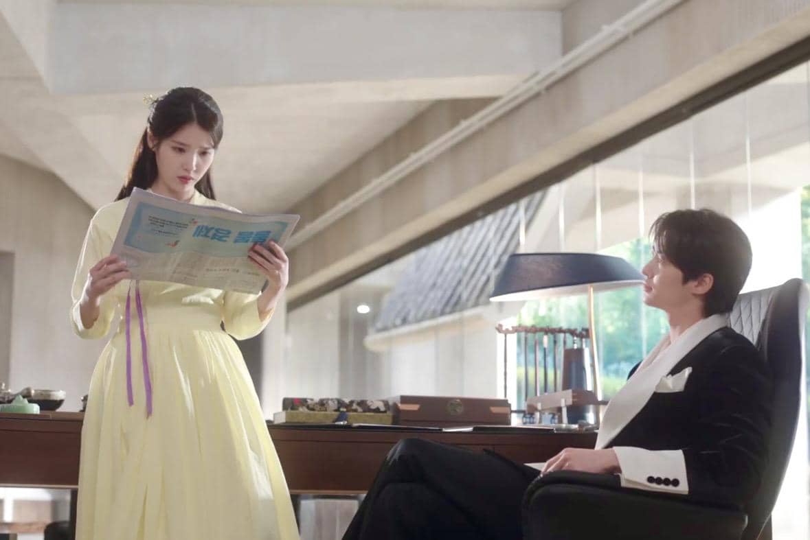 Seong Hui Ju (IU) dan I An (Byeon Woo Seok) dalam drakor Perfect Crown 