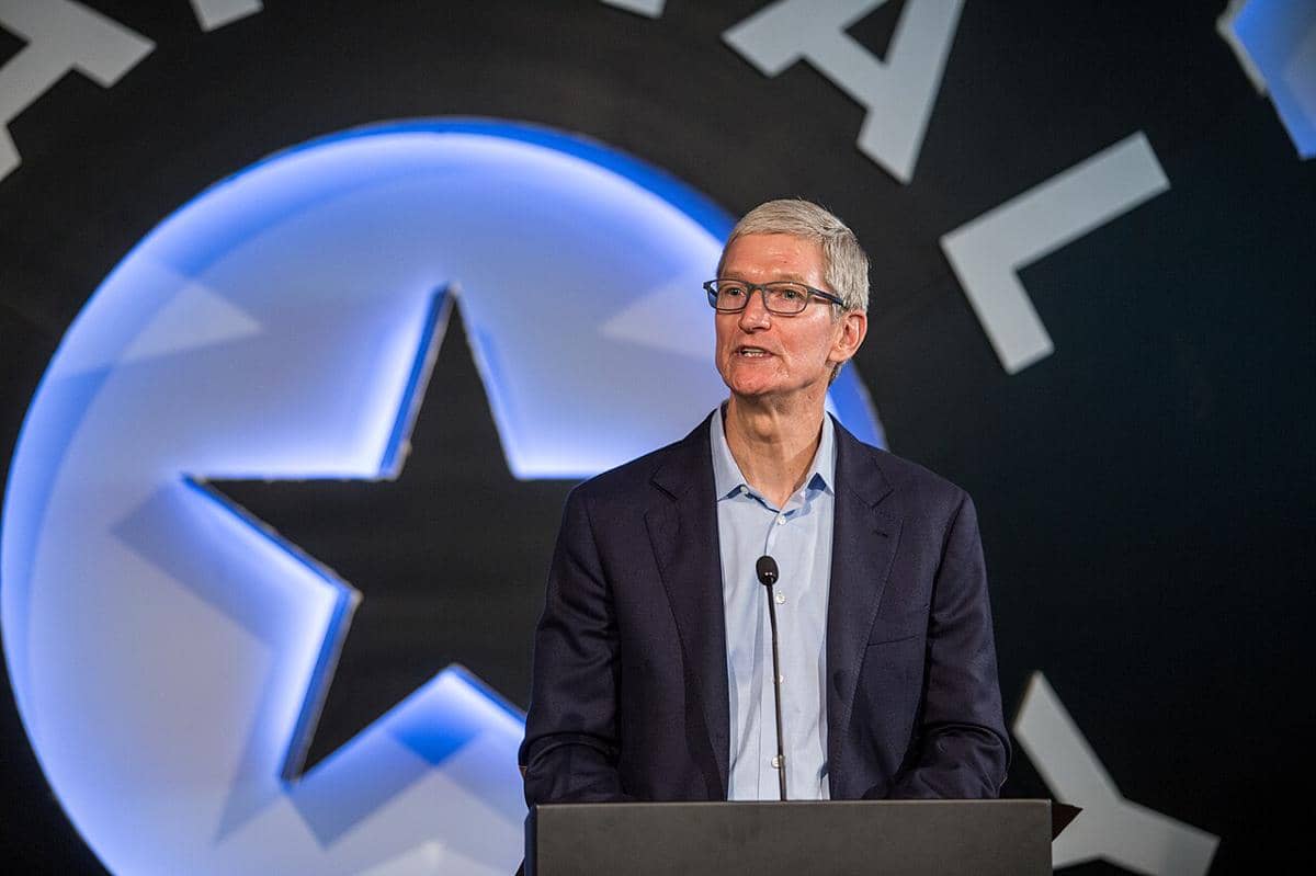Tim Cook Tinggalkan Kursi CEO Apple Setelah Hampir 15 Tahun Memimpin