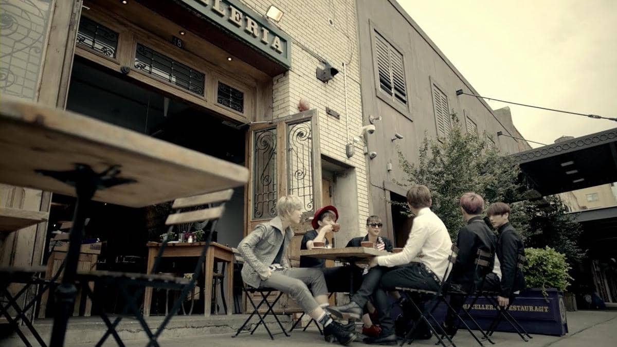 cuplikan MV "Coffee Shop"