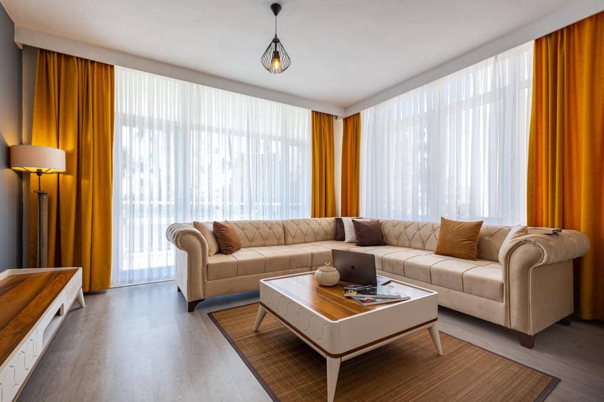 5 Posisi Sofa yang Benar di Ruang Tamu Menurut Aturan Interior