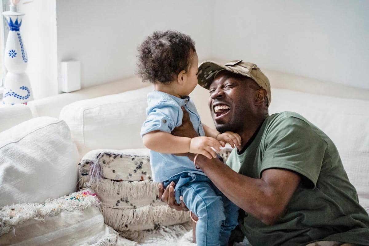 5 MBTI Cowok yang Paling Cocok Jadi Ayah Idaman, Family Man Banget!