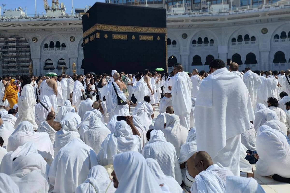 10 Perlengkapan Haji Wanita yang Sering Terlupakan, Fix Harus Bawa!