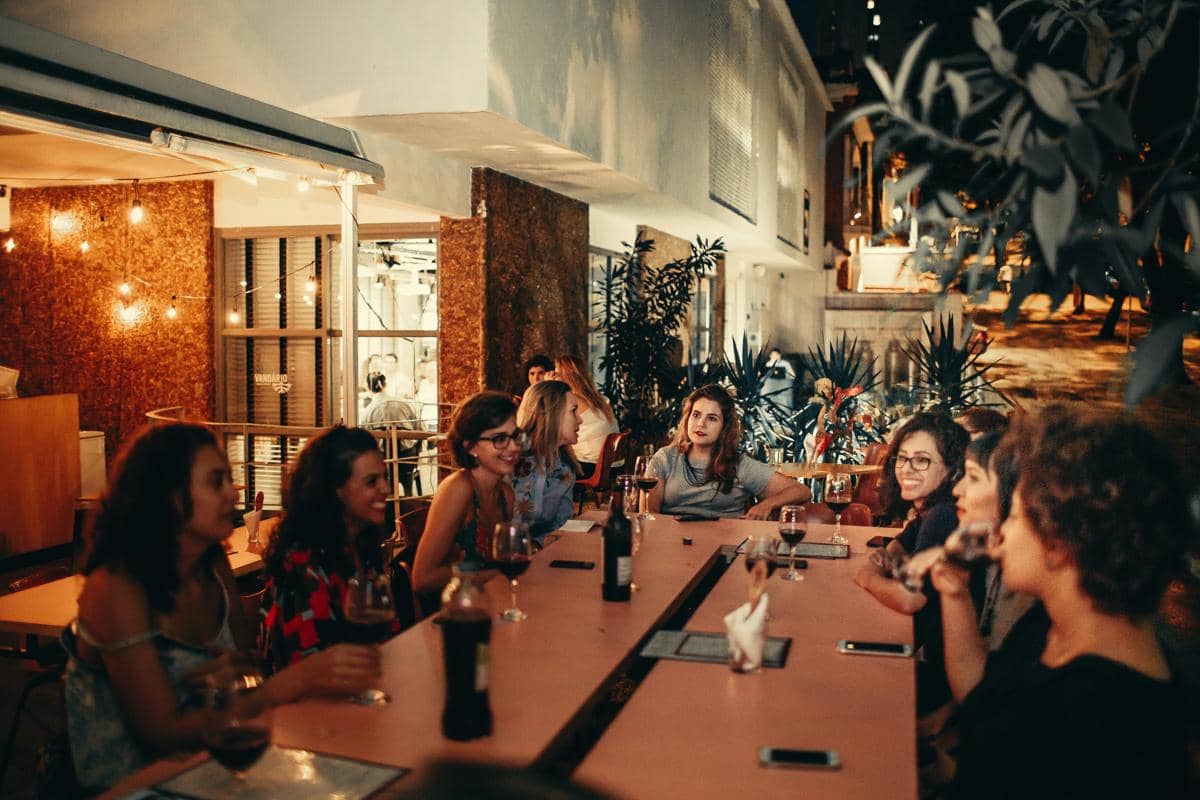 8 Tempat Nongkrong Malam di Bandung dengan Vibes Unik, Yuk Mampir!