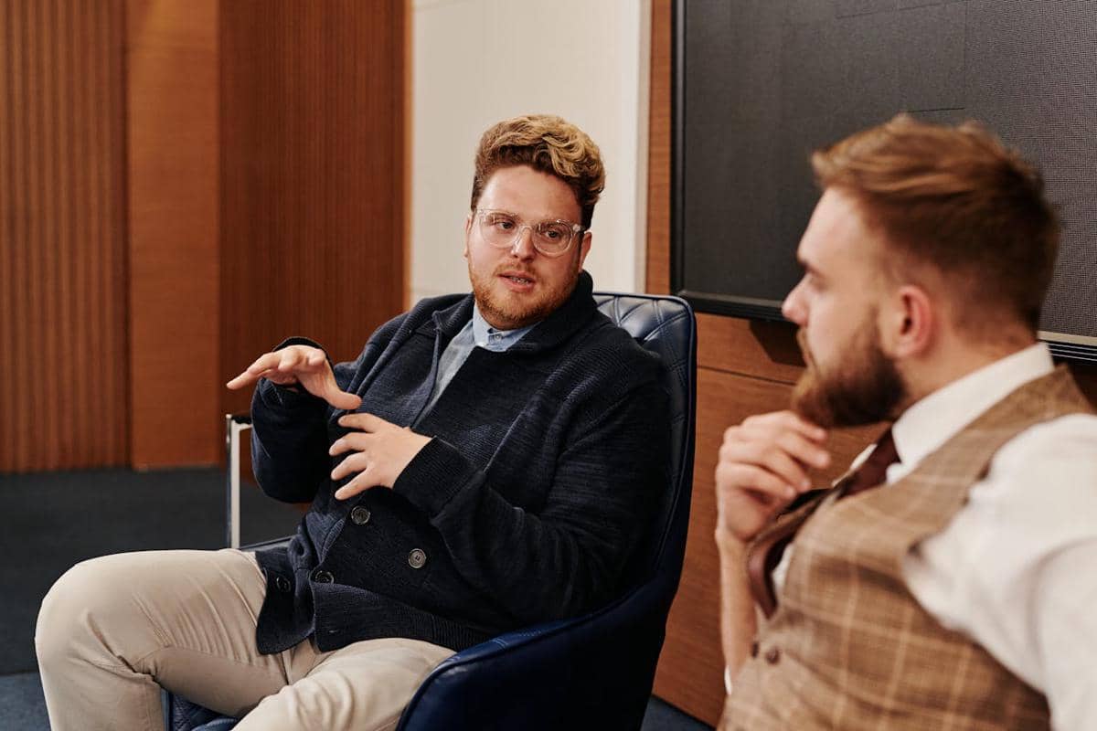 ilustrasi pria networking