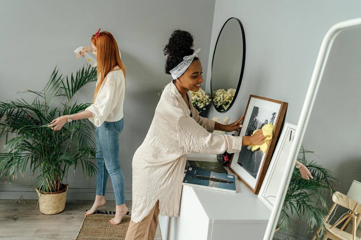 4 Tips Mencegah Debu di Kamar Tidur Agar Tetap Nyaman Beristirahat