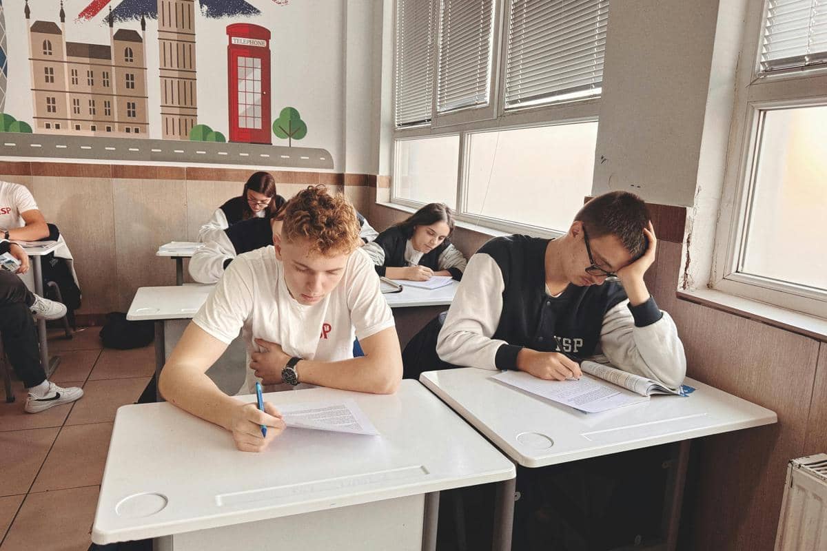 Ilustrasi SPMB SMA Jatim 2026.