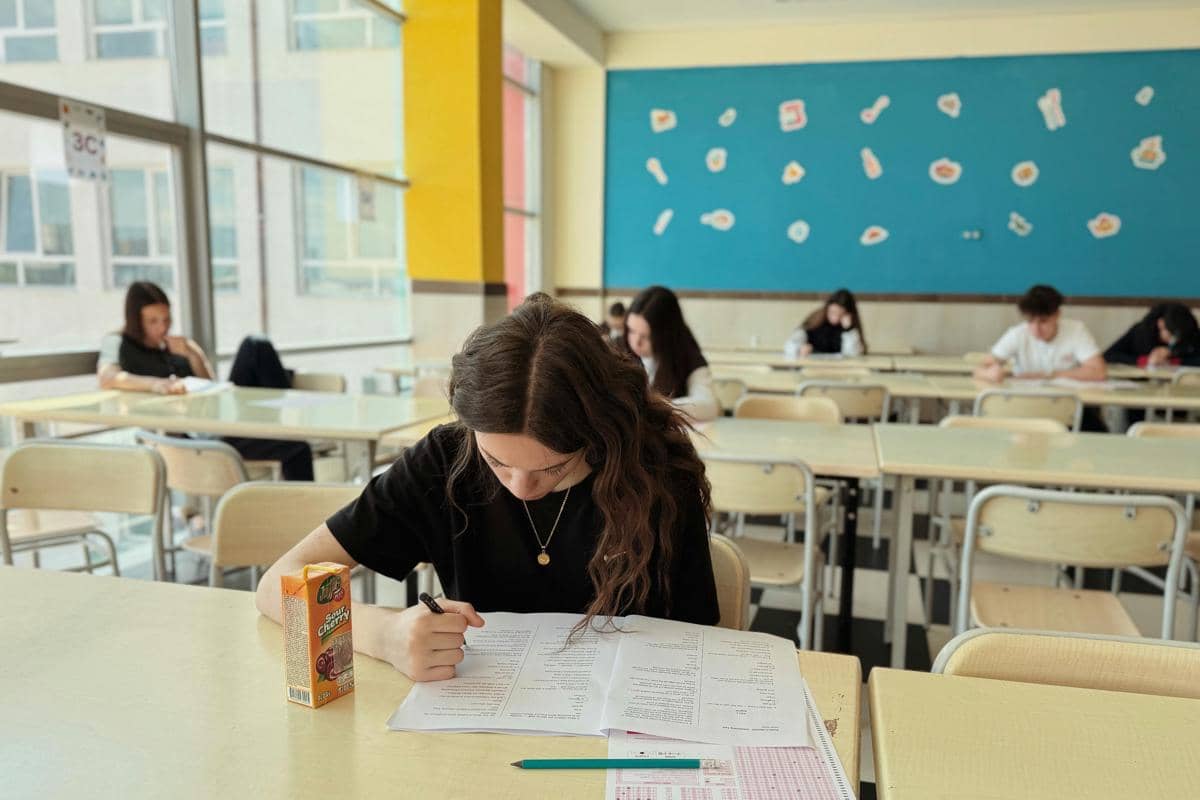 Ilustrasi SPMB SMA Jatim 2026.