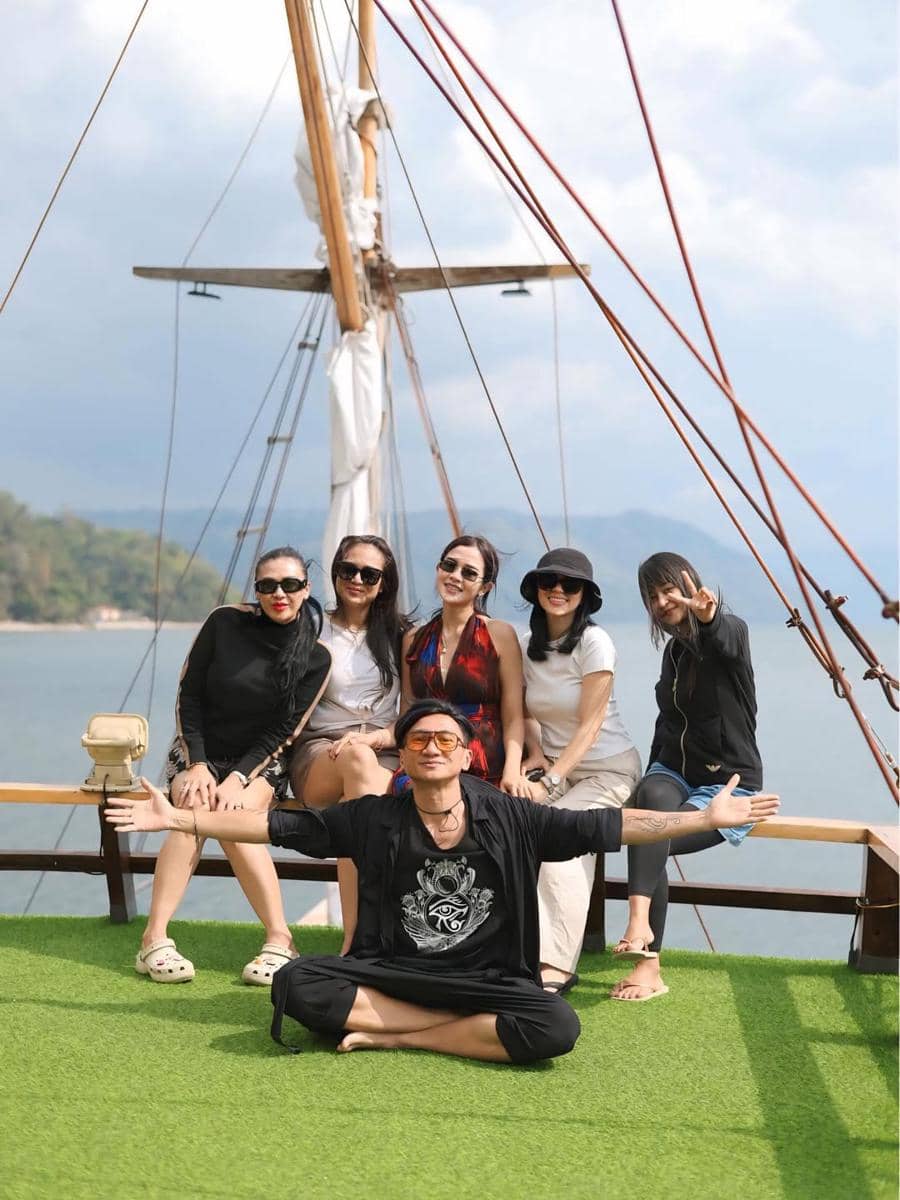 Denny Caknan dan Bella Bonita liburan di Pulau Samosir