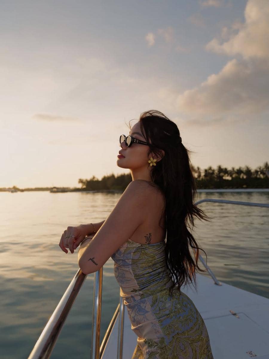 Regina Phoenix liburan di Maldives