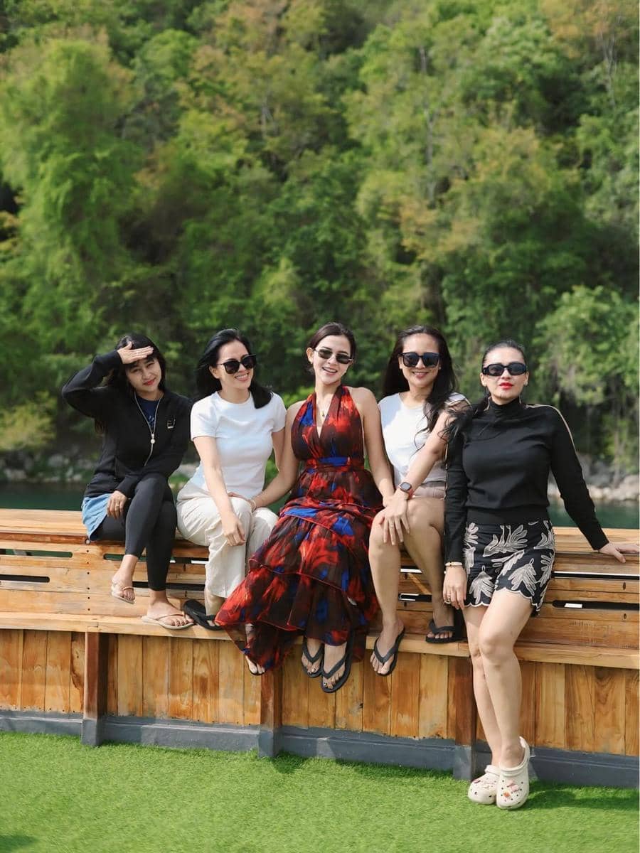 Denny Caknan dan Bella Bonita liburan di Pulau Samosir