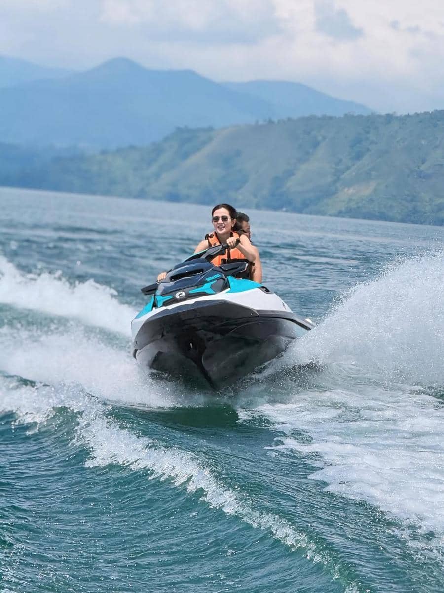 Denny Caknan dan Bella Bonita liburan di Pulau Samosir