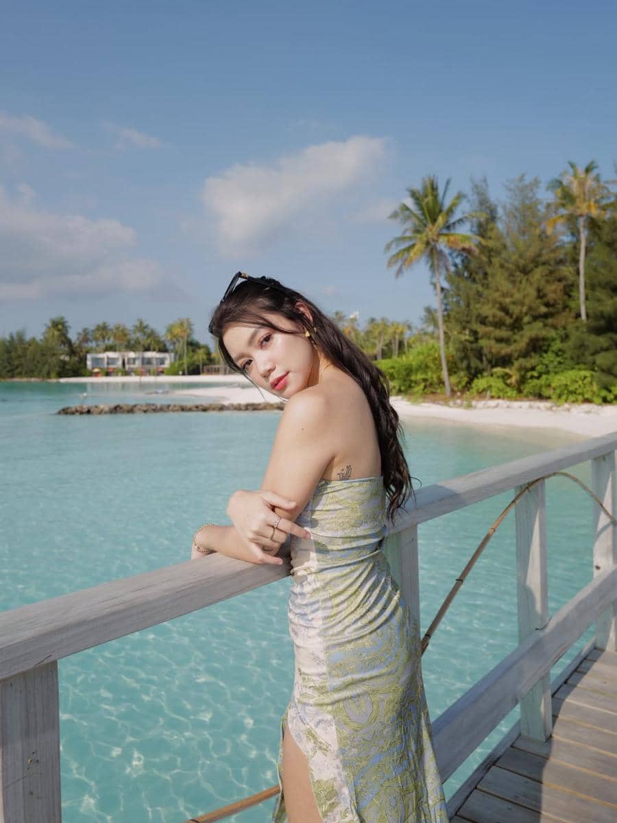 Regina Phoenix liburan di Maldives