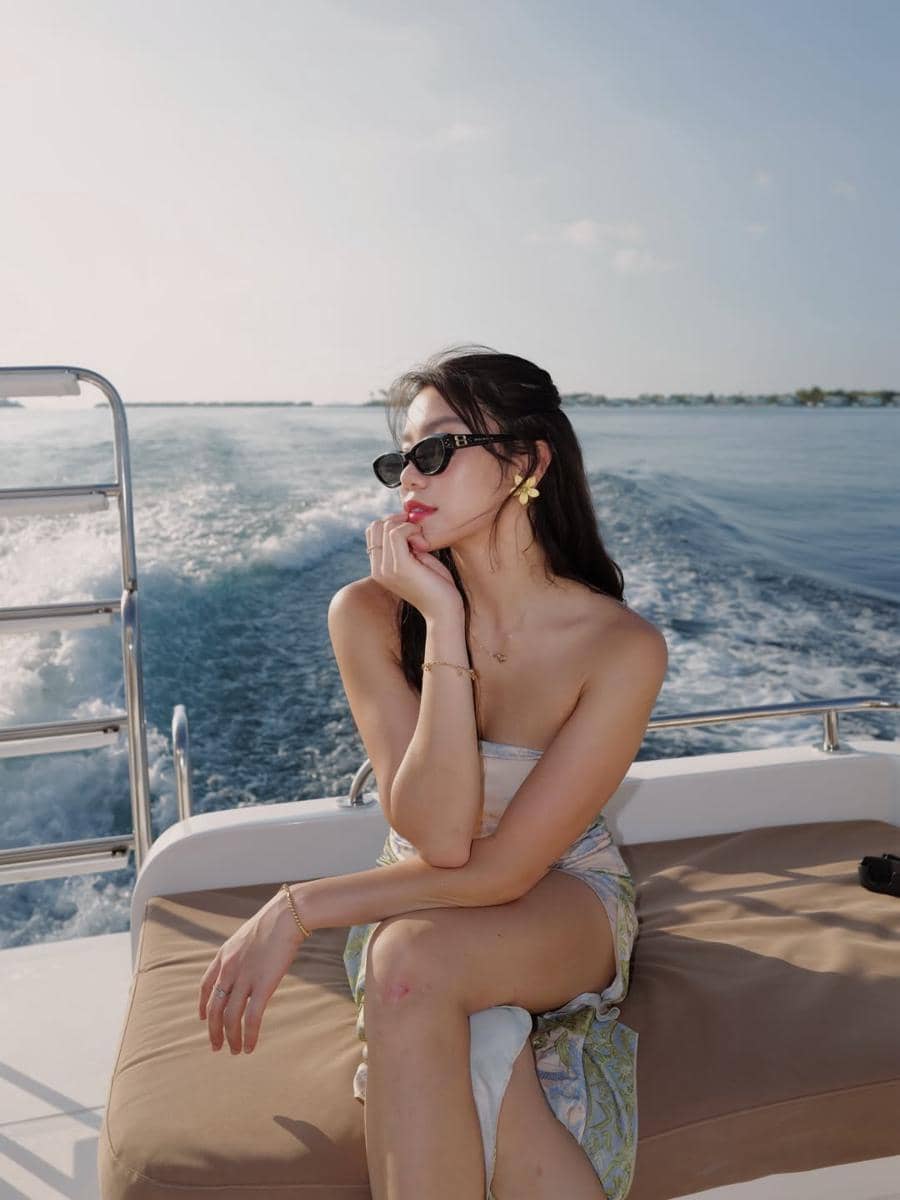 Regina Phoenix liburan di Maldives