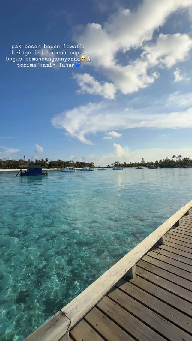 Marsha Aruan berlibur di Maldives