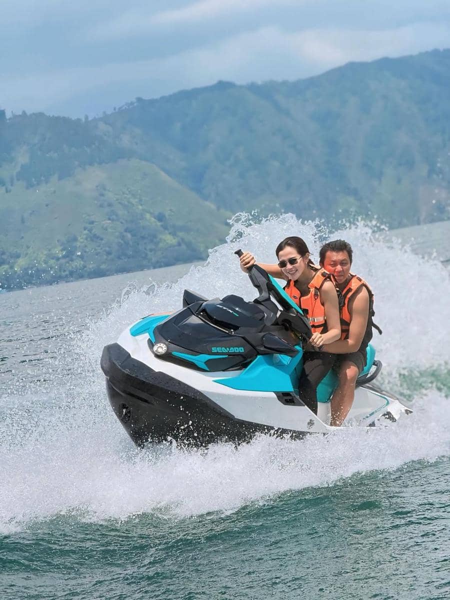 Denny Caknan dan Bella Bonita liburan di Pulau Samosir