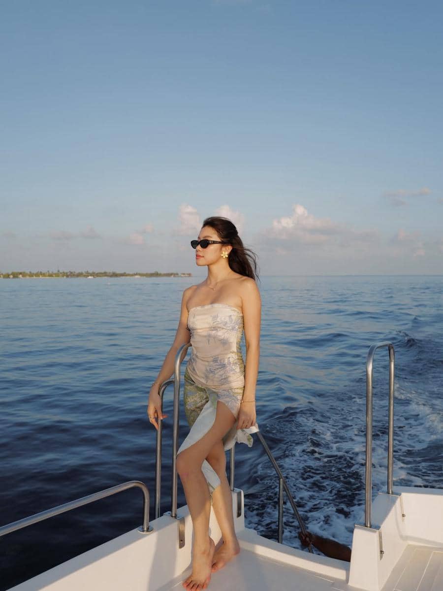 Regina Phoenix liburan di Maldives