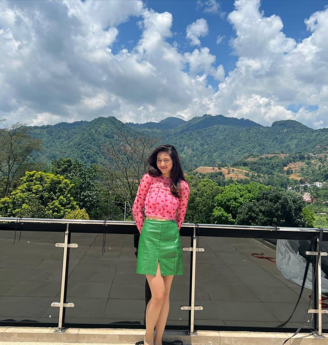 Gaya OOTD cast Kupilih Jalur Langit