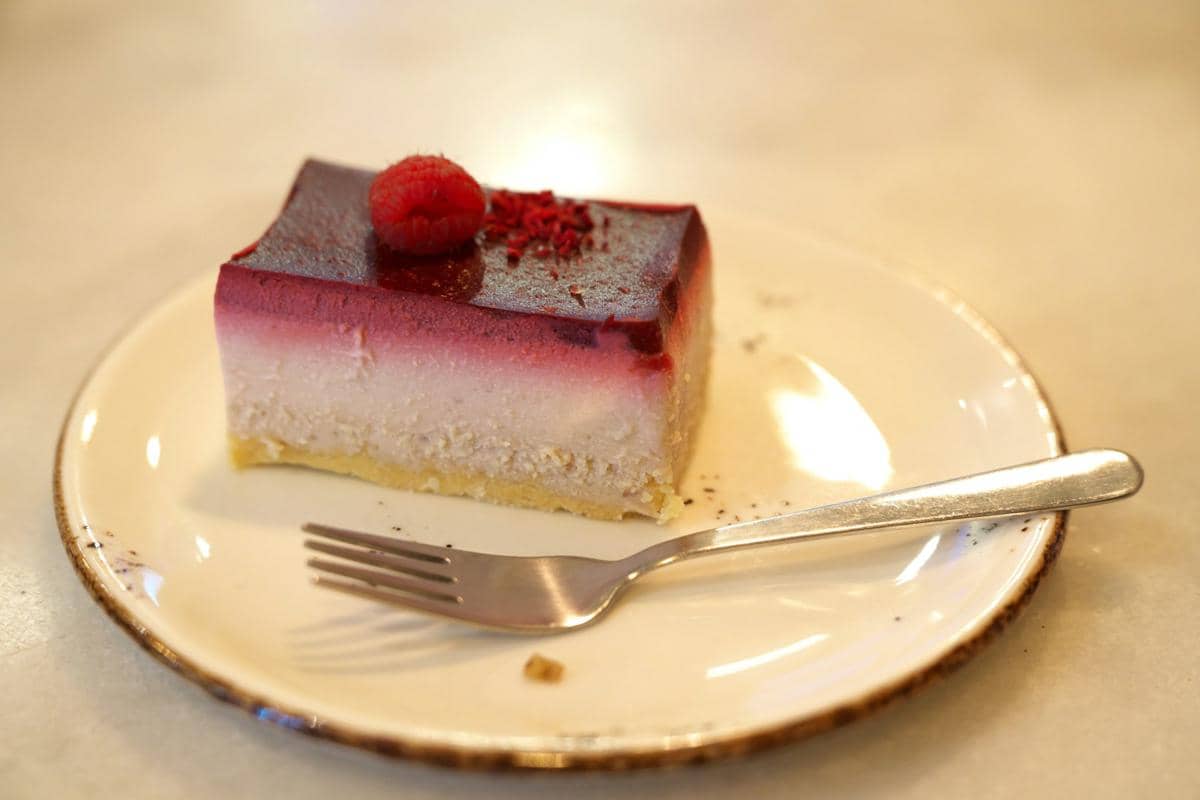 Resep Cheesecake Bar Lemon Raspberry, Lembut Creamy dengan Rasa Segar!