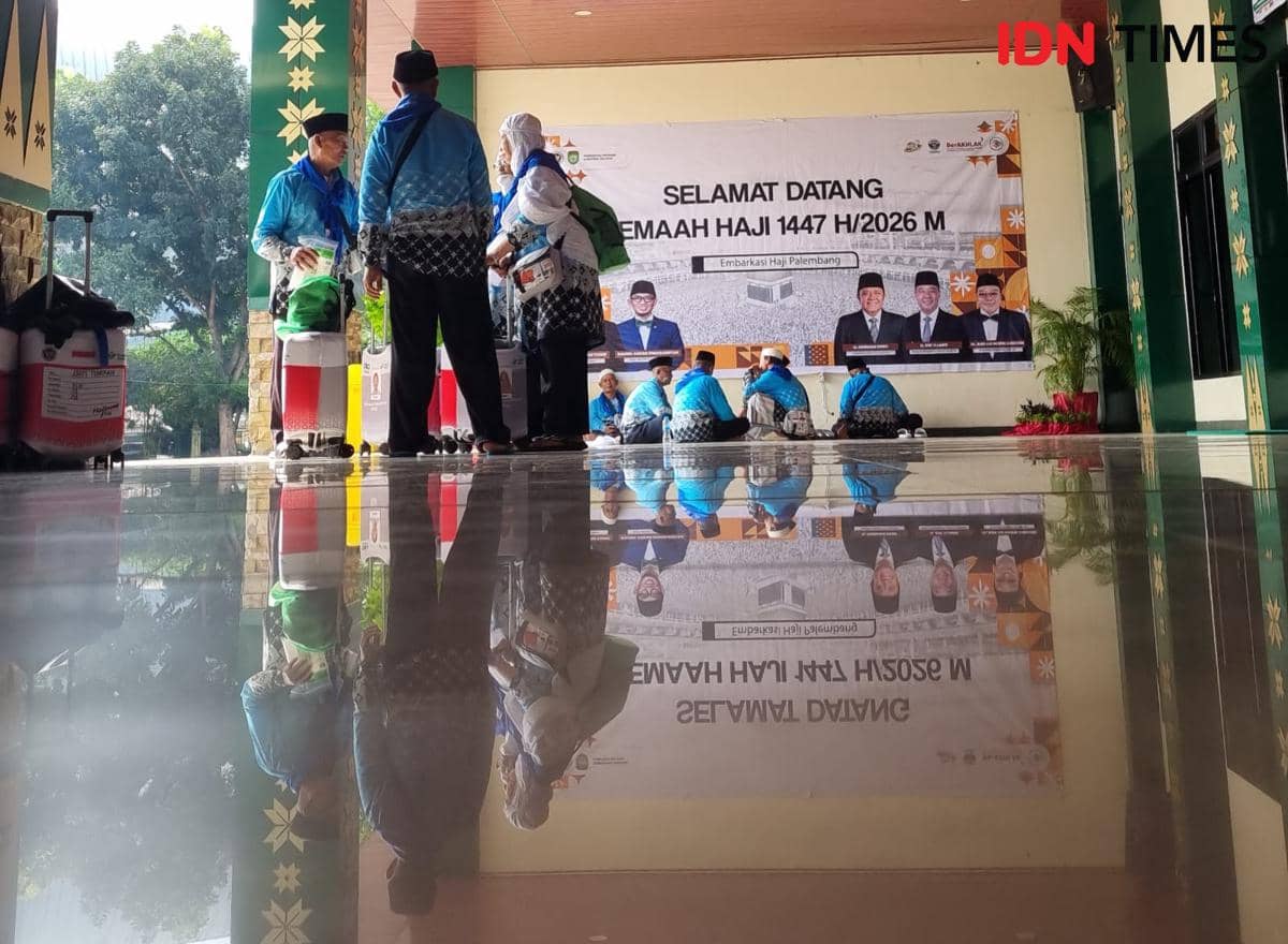 Jemaah Haji Kloter 1 Embarkasi Palembang menjalani jadwal masuk ke Asrama Haji Palembang untuk persiapan berangkat ke tanah suci 