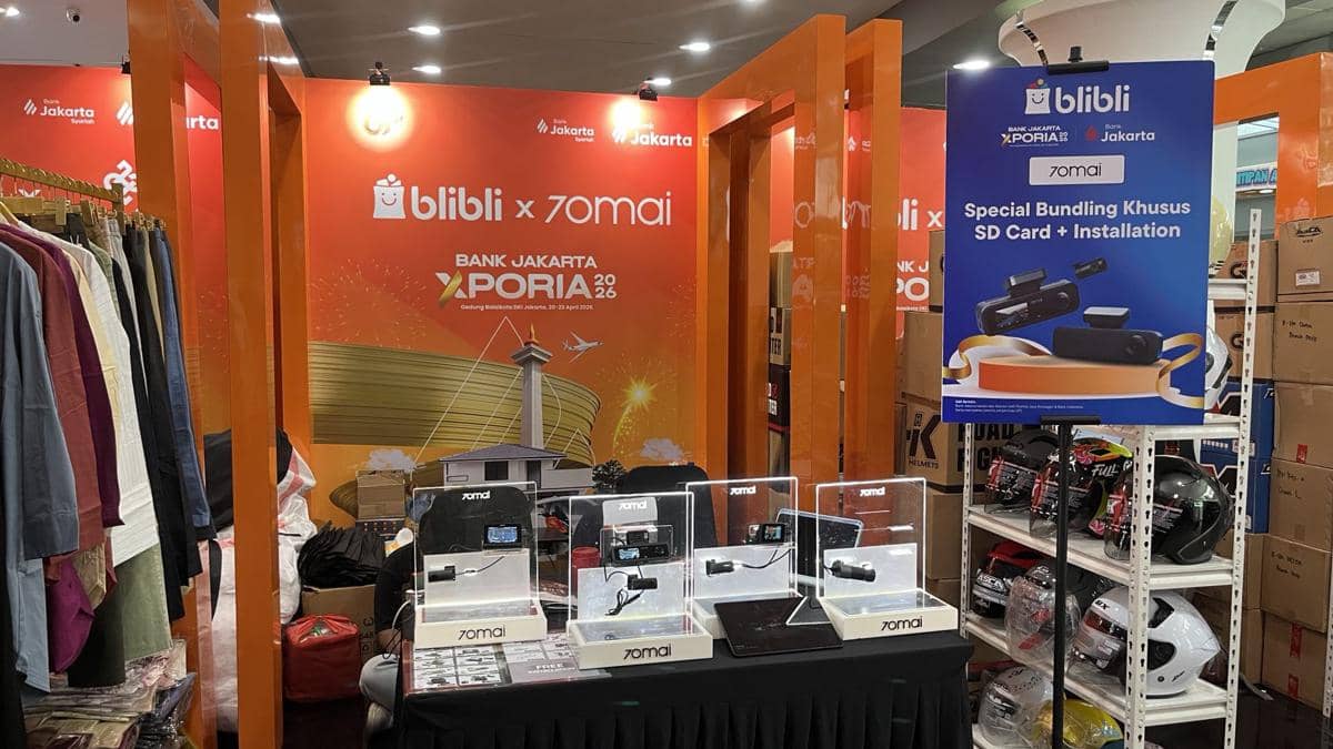 Booth 70mai di acara Bank Jakarta Xporia menampilkan produk dash cam dan promosi bundling khusus bersama Blibli.