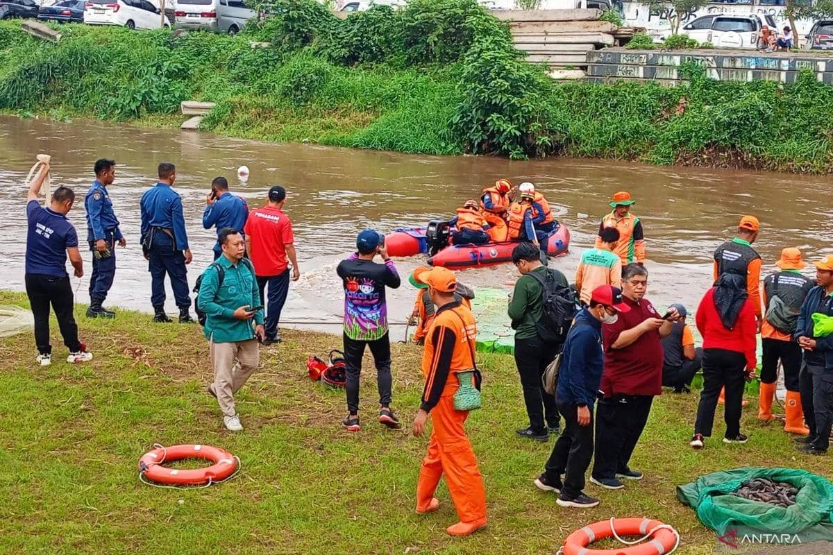 1,83 Ton Ikan Sapu-sapu di 10 Kecamatan Jaktim Berhasil Diangkat