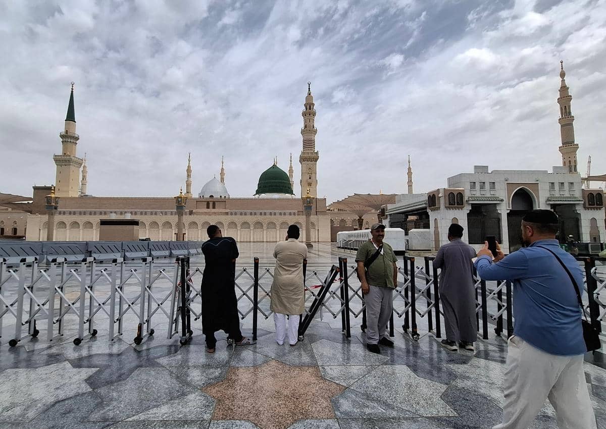 Suhu Saudi 39 Derajat, Dokter Sarankan Minum 2 Teguk Tiap 10 Menit