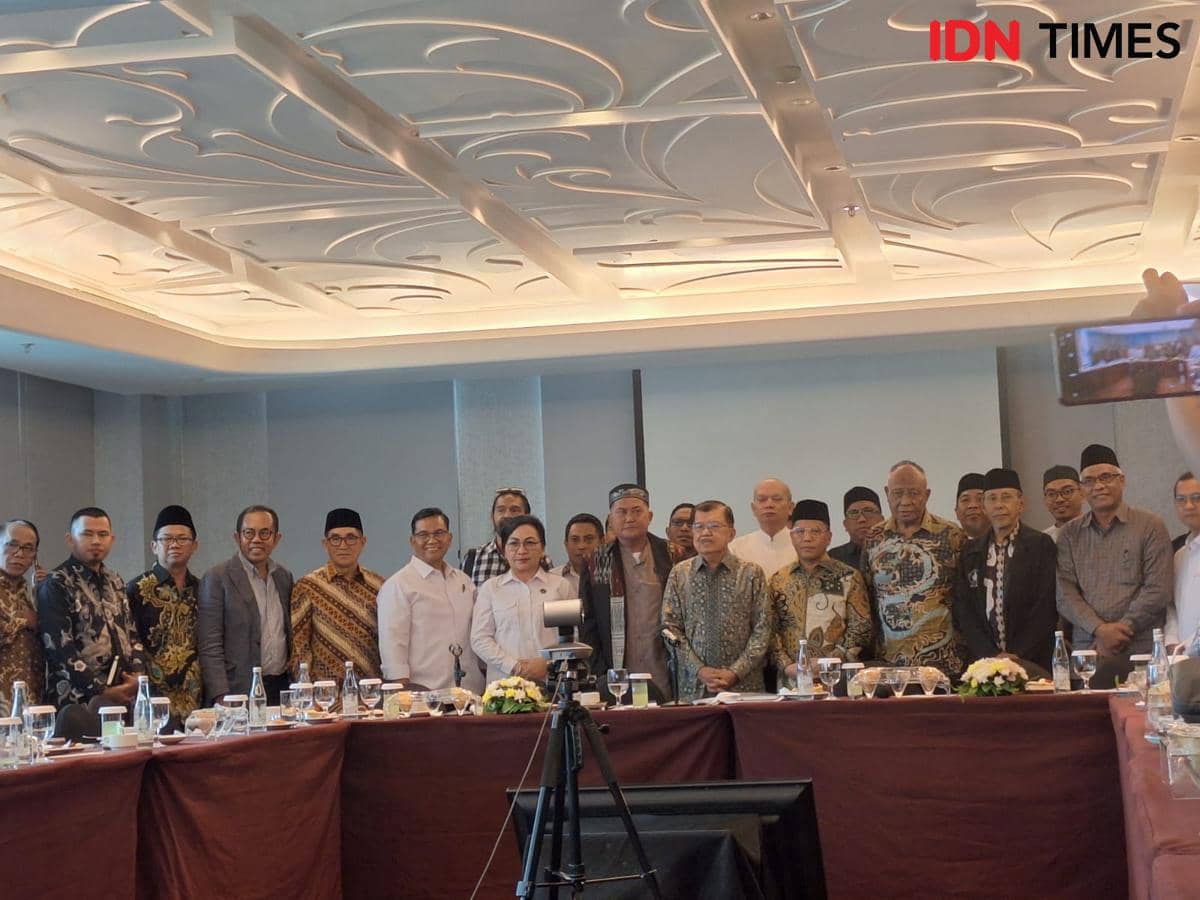 Wakil Presiden ke-10 dan 12 Jusuf Kalla (JK) lakukan pertemuan dengan pelaku sejarah perundingan damai Malino I untuk Poso dan Malino II untuk Maluku di Jakarta, Selasa (21/4/2026). 