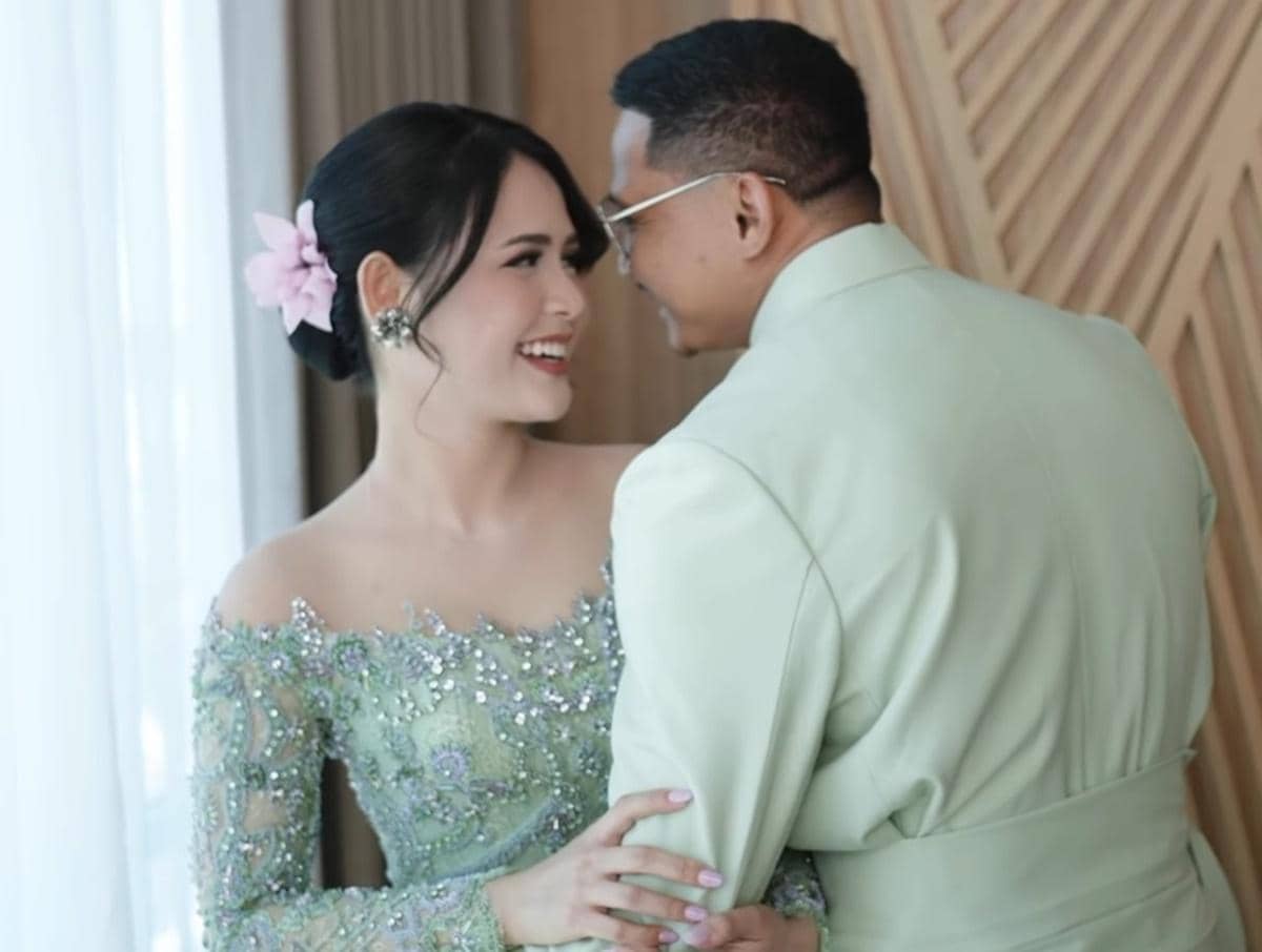 Aktris dan Penyanyi Maizura Dilamar Kekasih dengan Adat Bugis