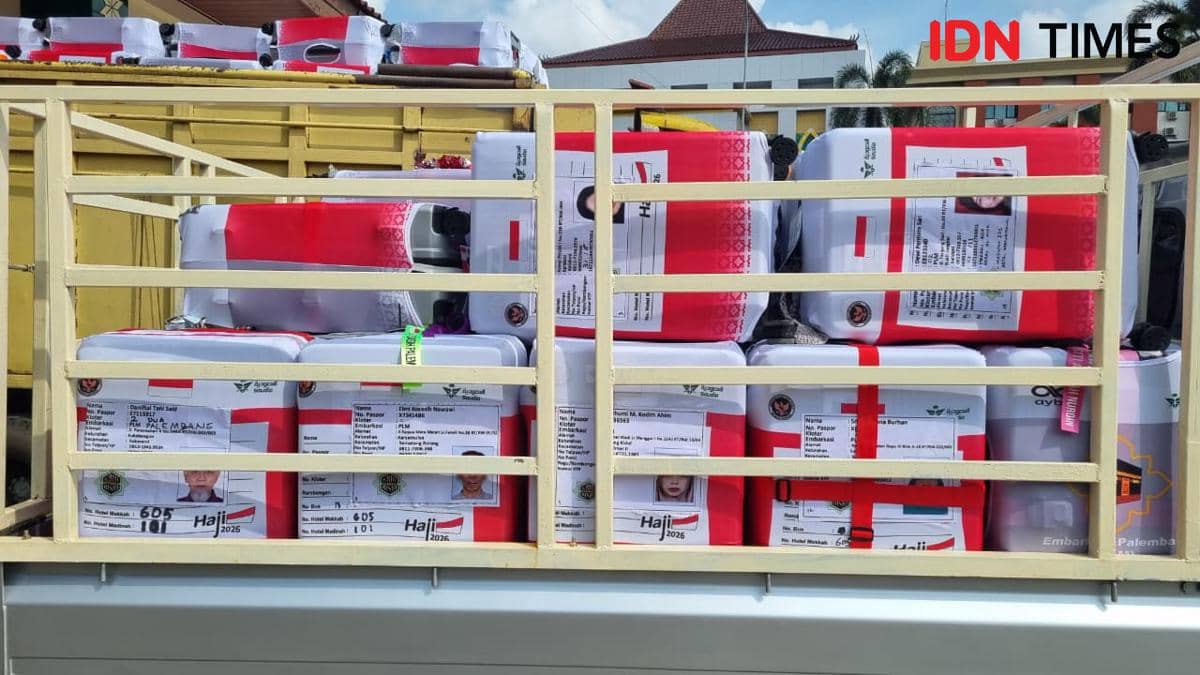 Jemaah Haji Kloter 1 Embarkasi Palembang menjalani jadwal masuk ke Asrama Haji Palembang untuk persiapan berangkat ke tanah suci